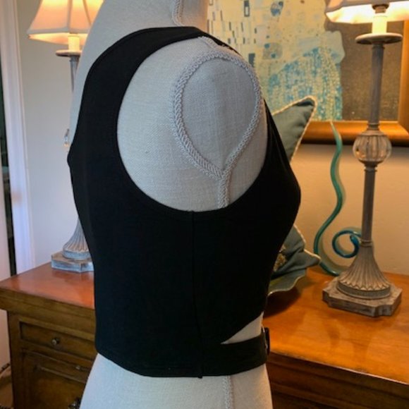 Zaful - Black knit crop top Size Medium with buckle and chain - Picture 6 of 10